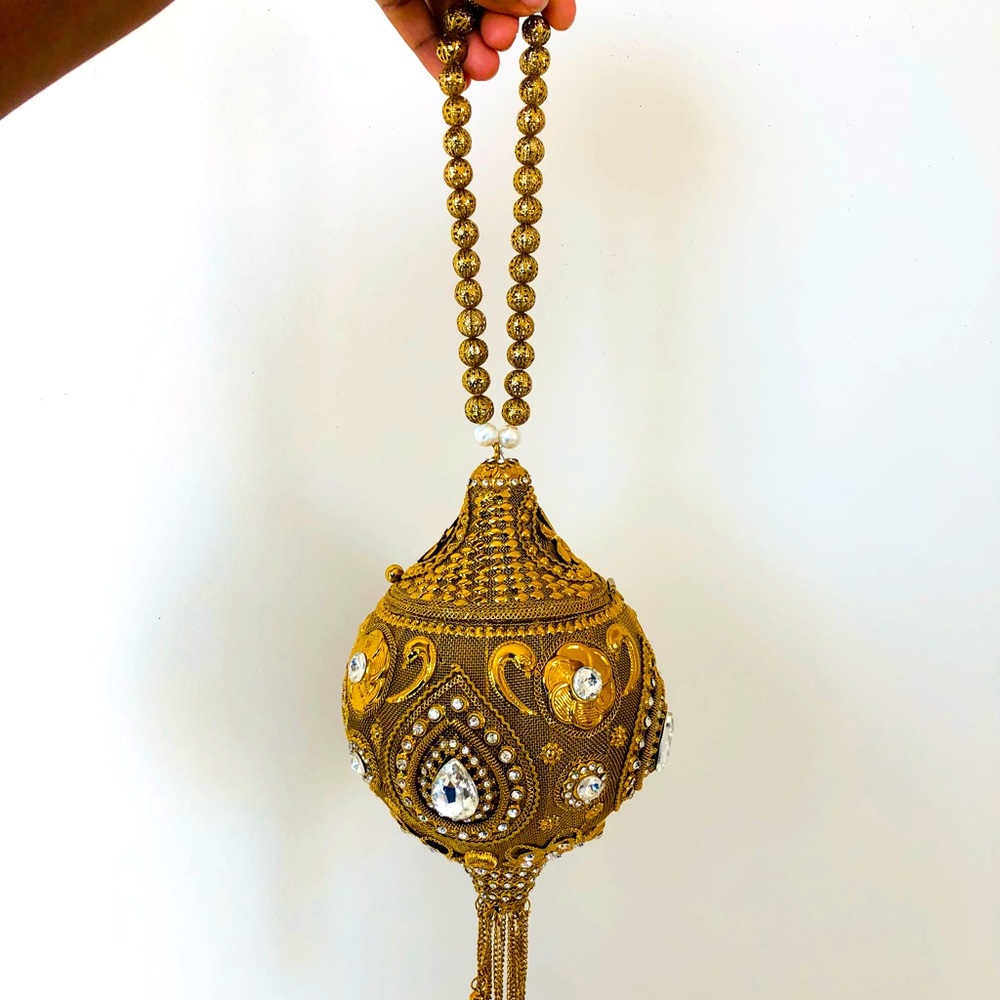 Golden jewel